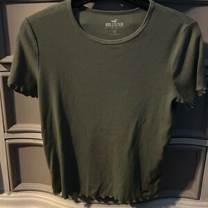 Hollister cropped top ruffled edges short sleeve size medium